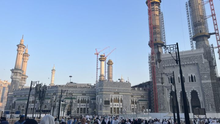 Food places to try in the Clock Tower in Makkah - Halal Xplorer