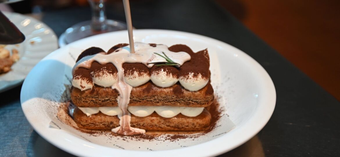 scarlett's cafe jakarta poured tiramisu